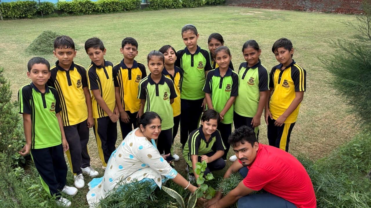Students, staff and school activities at Gyankiran Public School — photo 35