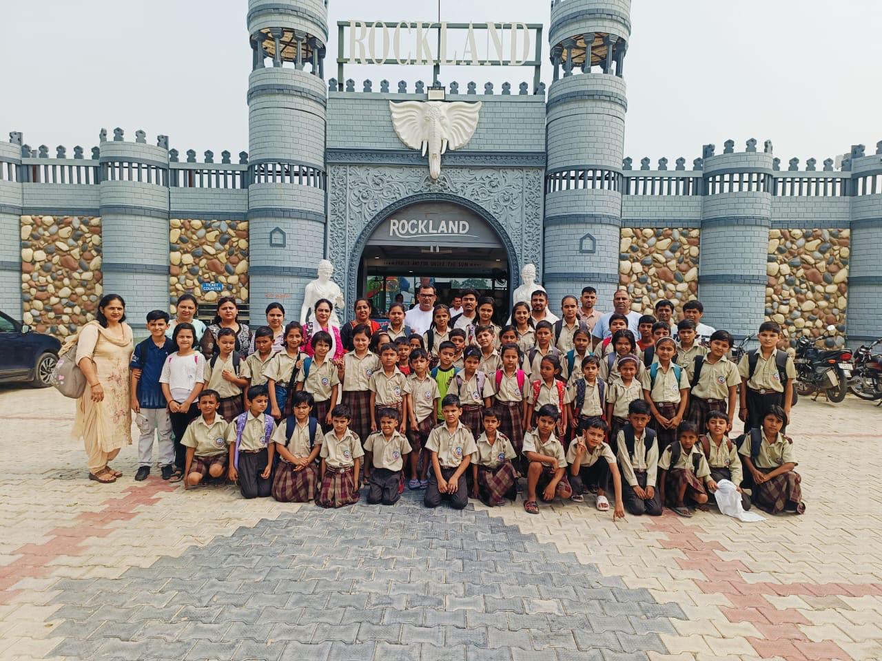 Students, staff and school activities at Gyankiran Public School — photo 40